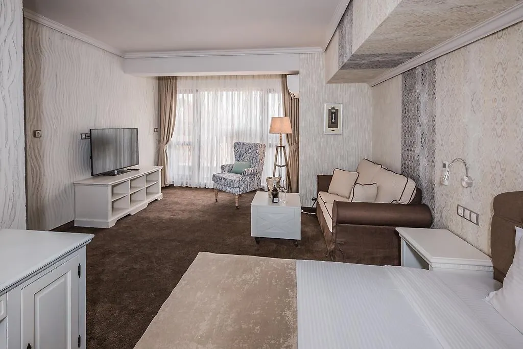 8 1/2 Art Guest House-1
